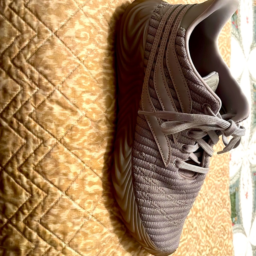 Adidas size 9 men’s shoes. Only worn once, w/o box.